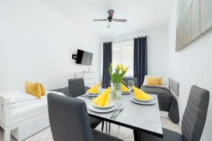 Comfortable Studio for 3 People with Parking in Kołobrzeg by Noclegi Renters