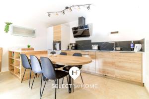 SELECTsoHOME - Appartement pour 6 personnes dans une résidence neuve avec piscine - Grande terrasse, parking privé et plancha ! - CAPNAT-A01