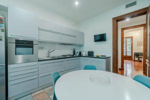 GuestHost - M1 Dante Elegant Apartment Torino