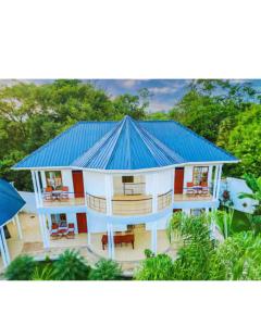 Hellens Riverside Villa Luxury Garden Room