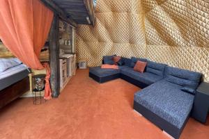 Lake view Dome Sleeps 6 -Hot tub -Fireplace