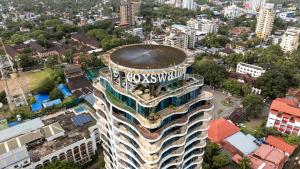 MARINE DRIVE - BEACH FRONT LUXURY PENTHOUSE by NIOTEL