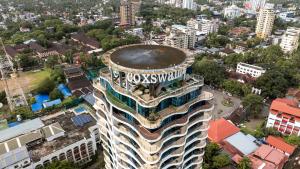 MARINE DRIVE - BEACH FRONT LUXURY PENTHOUSE by NIOTEL