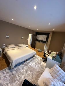 Chambres indépendantes et salles de bain privatives,