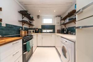 Entire 2 bedroom 1.5 bathroom - Flat in London