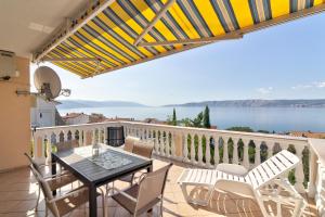 JELKA NV 1 - Apartment 6 pax with two terraces, sea view, parking, grill