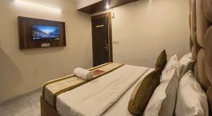 Hotel Kaushambi Grand Near Kaushambi Metro Station