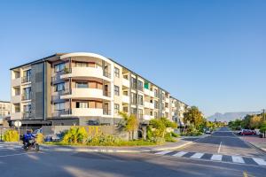 Contemporary Modern 1 Bedroom- Blouberg