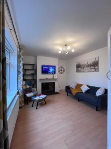 2-Bed Family House Nr Nottingham City Hospital, Arnold, Mansfield with Free WiFi