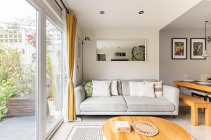 Bright 2BR Garden Flat in South Norwood