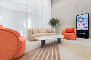 FIRST CLASS 1BR Burj Khalifa View , Near Metro