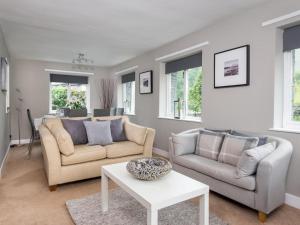 4 Bed in Borrowdale SZ219