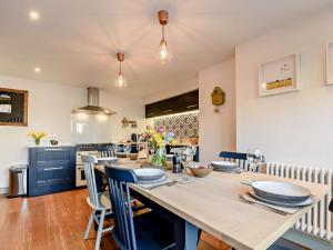 3 Bed in Amberley 89898