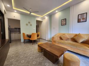 Zen Urban 1BHK Retreat with Pool, Amenities - 5 Minutes to Candolim Beach
