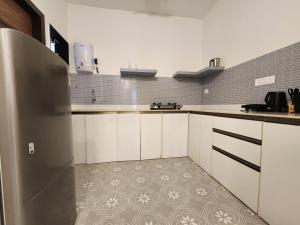 Zen Urban 1BHK Retreat with Pool, Amenities - 5 Minutes to Candolim Beach