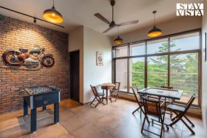 StayVistas Belmonte - 4BHK Villa with Jacuzzi & Bar
