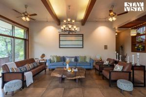StayVistas Belmonte - 4BHK Villa with Jacuzzi & Bar