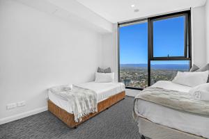 Level 70 with Stunning Views at the Beach - Pet Friendly