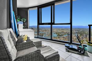 Level 70 with Stunning Views at the Beach - Pet Friendly