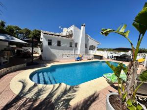 Wonderful villa with private pool summer kitchen