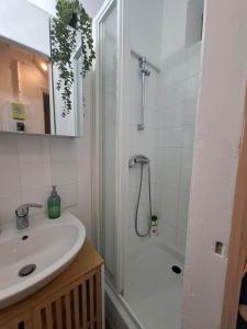 Saint-Mandé studio, proche metro Ligne 1 & Paris Centre, Wifi rapide, Ideal couple, télétravail