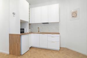 Bright Studios Wierzbięcice Near MTP by Noclegi Renters