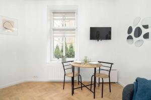 Bright Studios Wierzbięcice Near MTP by Noclegi Renters