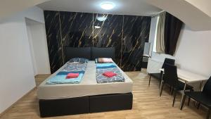 Lovely 1BR &1LR Apt with WiFi Near Amusement Park