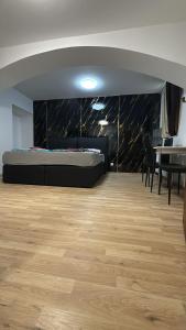 Lovely 1BR &1LR Apt with WiFi Near Amusement Park