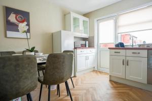 4 BDR House By Caledonia Luxe Stays Short Lets & Serviced Accommodation Livingston