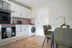 4 BDR House By Caledonia Luxe Stays Short Lets & Serviced Accommodation Livingston