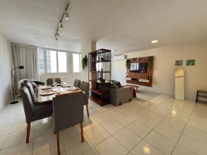 Espaçoso com 2 quartos 3 Minutos da Praia A16-1101