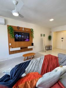 Espaçoso com 2 quartos 3 Minutos da Praia A16-1101