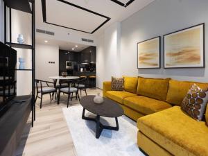 Bright 1br at Nicholas Residence