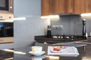 Cozy & Spacious 1BR in JVT