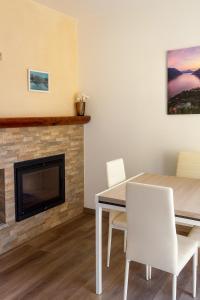 Casa Perla dei Laghi - Lake View, BBQ, WiFi 1Gb & AirCond