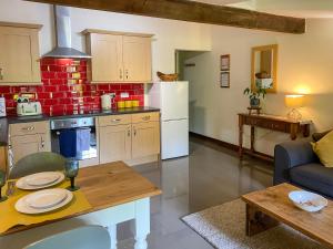 Chestnut Cottage - 27636