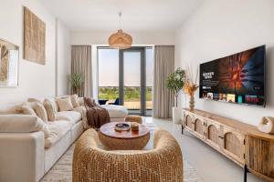 Serene 1BR Retreat with Pool & Gym by Safa Park