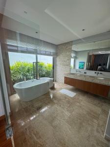 Luxury Botanica Foresta 4 bed