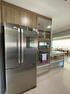 Apartamento 4 suítes perto do mar