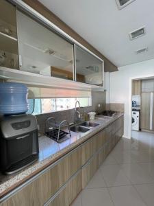 Apartamento 4 suítes perto do mar