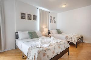 Stylish Loft Retreat - Prime Location - Sleeps 8