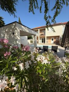 Ferienhaus FILI Insel Murter mit privaten Pool und großer Terrasse