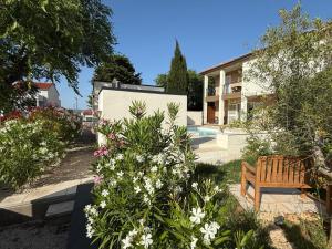 Ferienhaus FILI Insel Murter mit privaten Pool und großer Terrasse