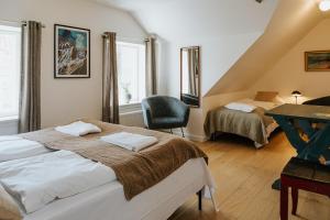 KEFS Guesthouse & Café