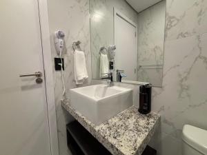 Depto. a pasos del Shopping del Sol y La Galería