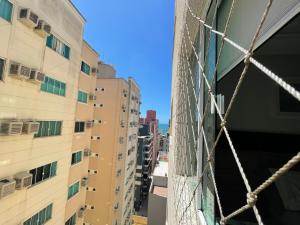 Apartamento 4 suítes perto do mar