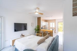 Cubos Oasis Lauro Golf Apartment