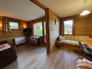 Appart 4 pers, accès direct pistes, terrasse, 50m remontées - FR-1-356-426