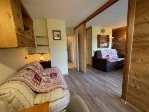 Appart 4 pers, accès direct pistes, terrasse, 50m remontées - FR-1-356-426